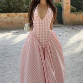 Elegantes Neckholder-V-Ausschnitt-Französisches Kleid mit plissierter Taille